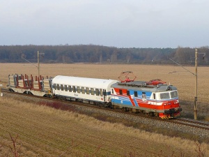 Lokomotiva 124 601-6 z majetku VÚŽ při testech nákl.vozu
