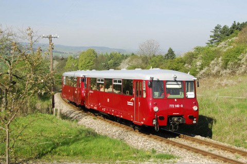 Historický motor.vůz řady 772 na Schwarzatalbahn